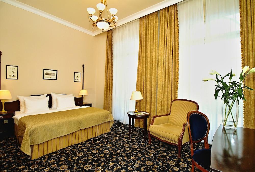 Gourmet Hotel Villa Patriot Marianske Lazne Exterior photo