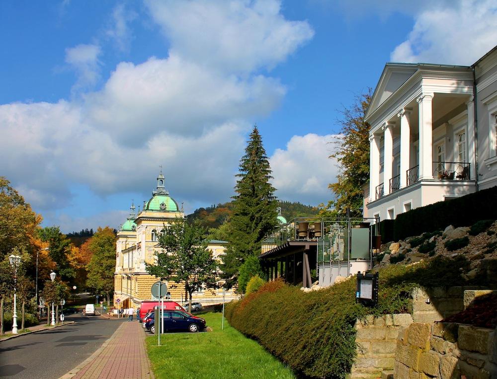 Gourmet Hotel Villa Patriot Marianske Lazne Exterior photo