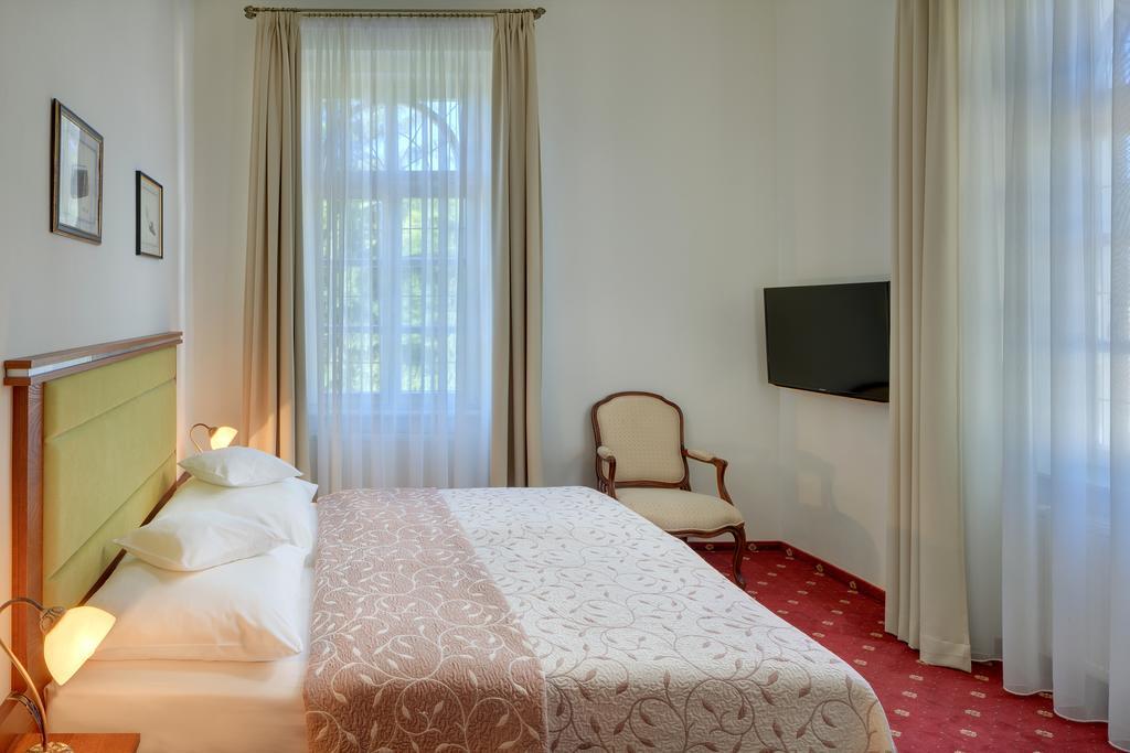 Gourmet Hotel Villa Patriot Marianske Lazne Exterior photo