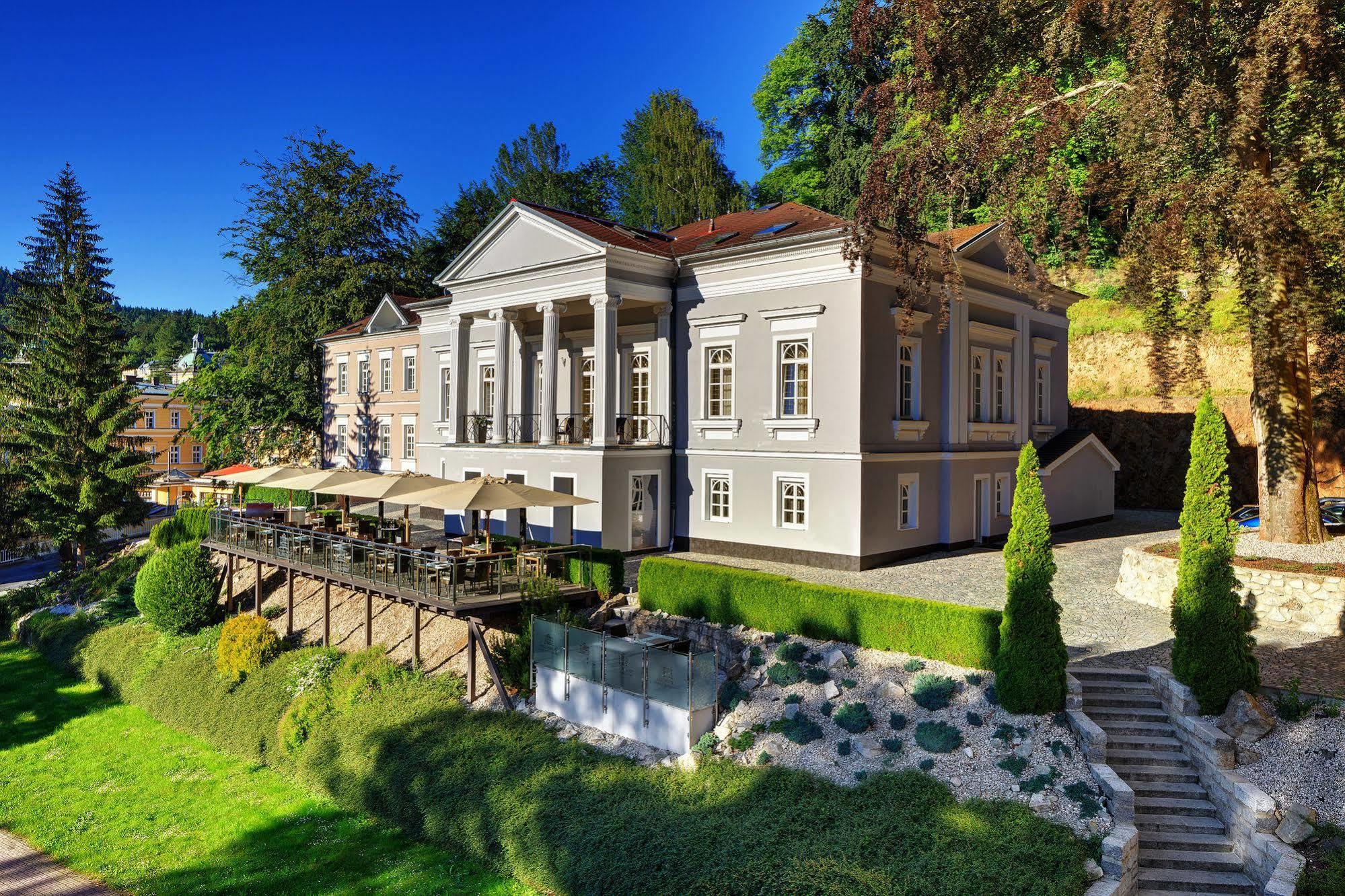 Gourmet Hotel Villa Patriot Marianske Lazne Exterior photo